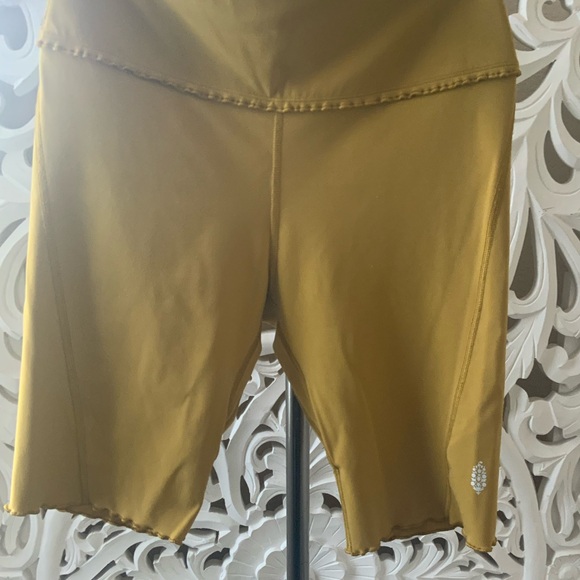 Free people heart rate shorts size Large - Picture 10 of 11